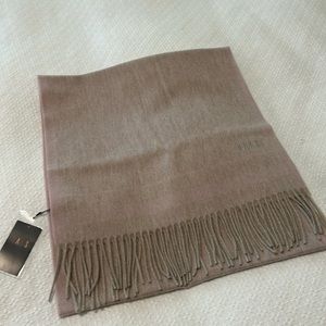 Cashmere scarf in pale pink